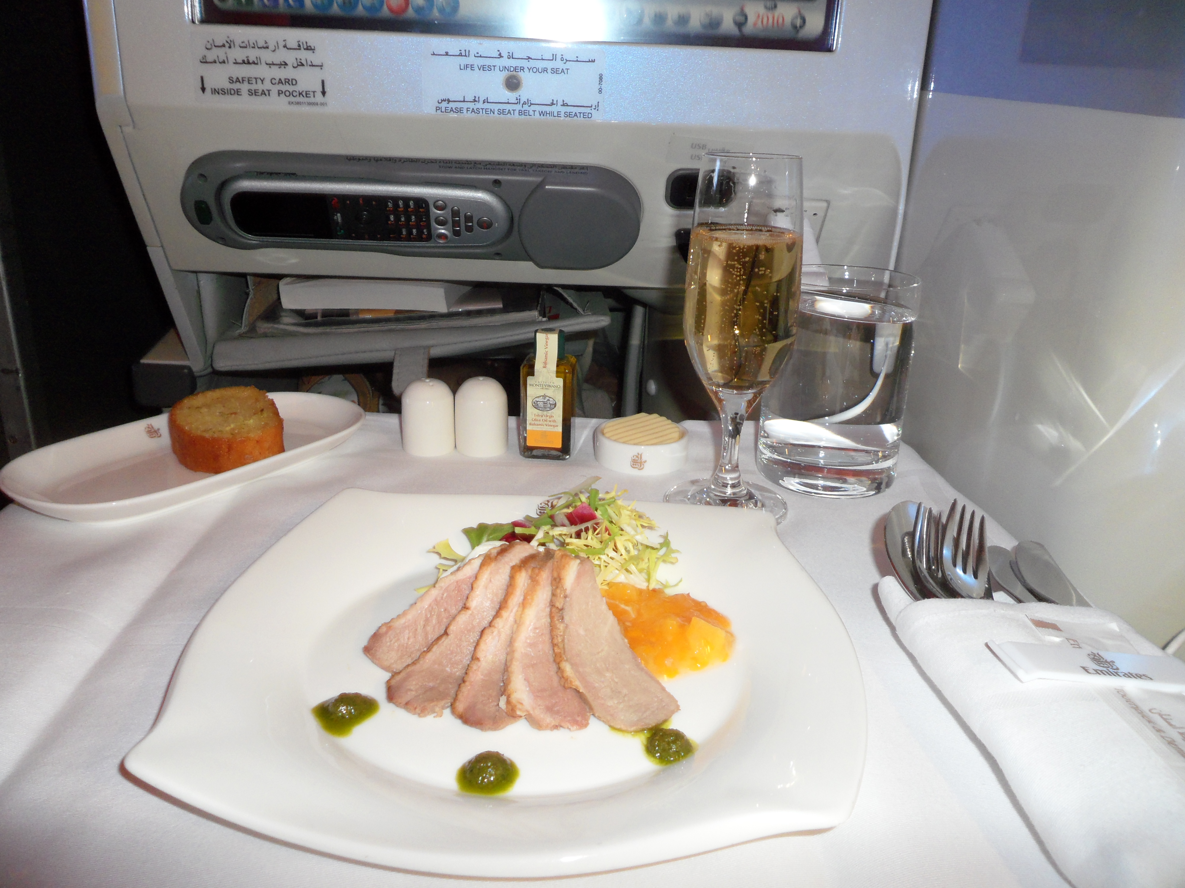 emirates business class entree